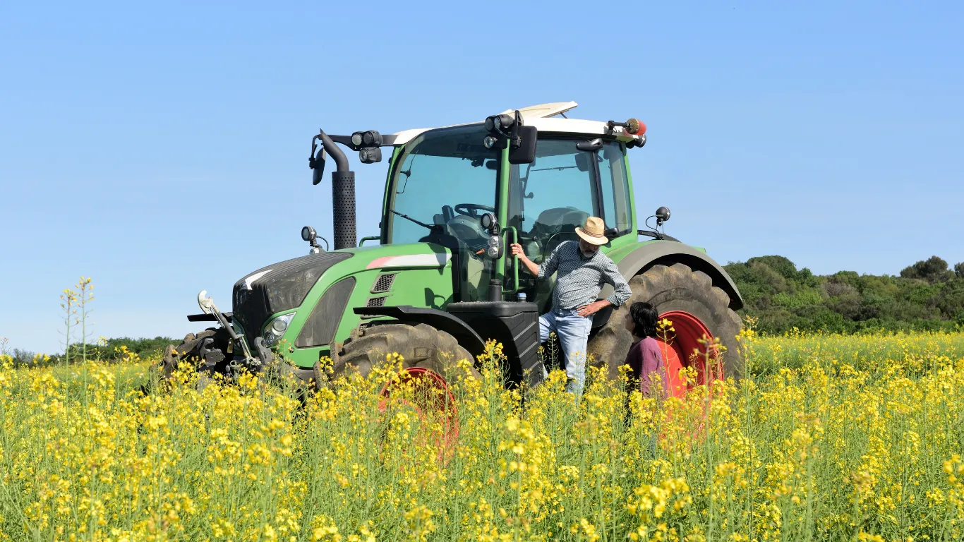 Farmers by tractor discussing safety<br />
